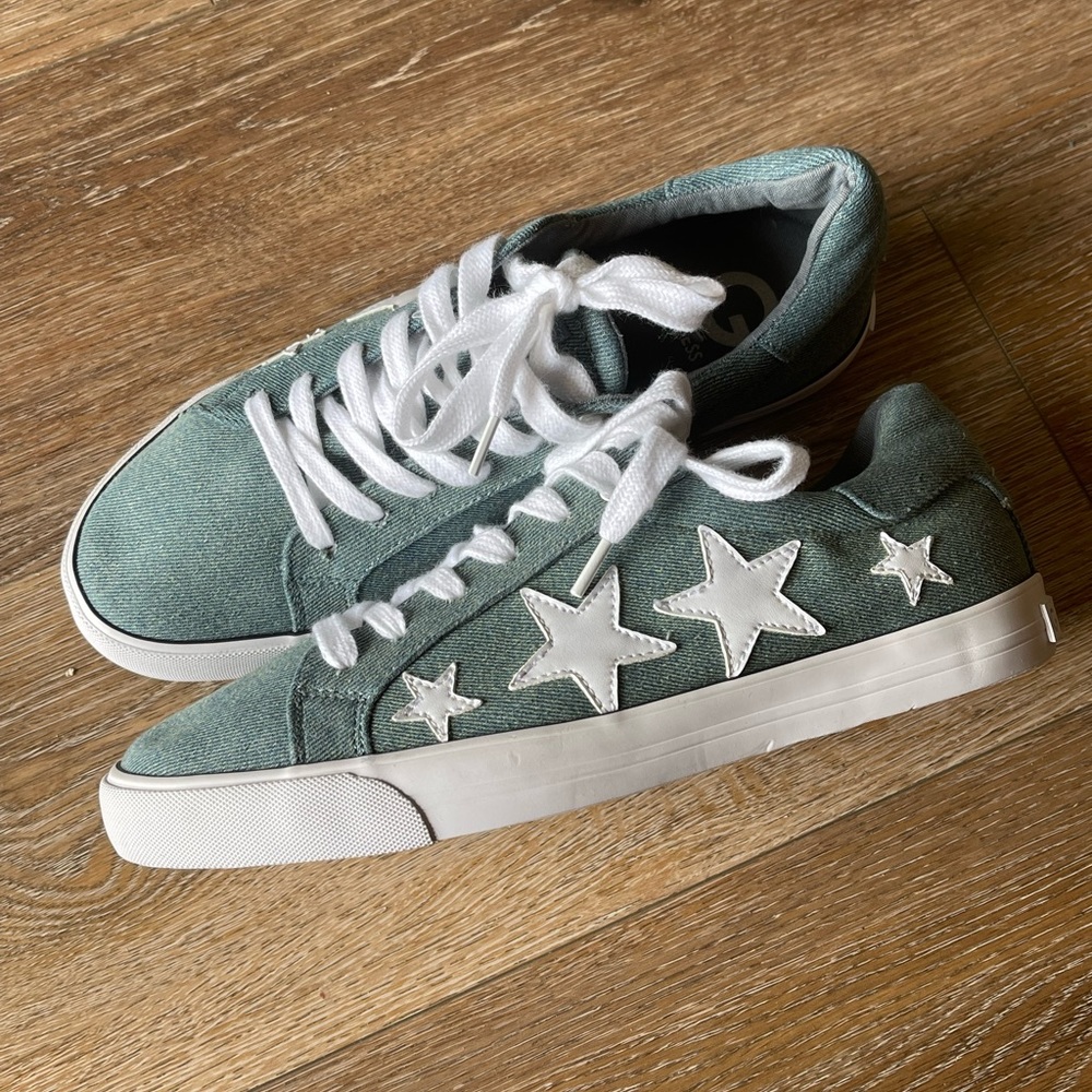 New G By Guess woman sneakers 9.5 Size